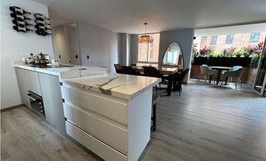 HERMOSO APARTAMENTO REMODELADO CERCA A LA AV DEL POBLADO Y PROVENZA