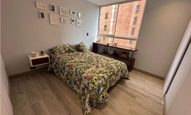 HERMOSO APARTAMENTO REMODELADO CERCA A LA AV DEL POBLADO Y PROVENZA