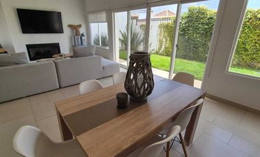 RENTA CASA EN FRACCIONAMIENTO PRIVADO CON VISTA AL MAR DE ROSARITO