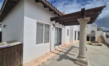 RENTA CASA EN FRACCIONAMIENTO PRIVADO CON VISTA AL MAR DE ROSARITO
