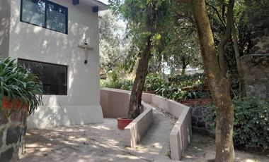 Renta casa en condominio con deck techado y jardín