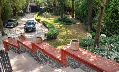 Renta casa en condominio con deck techado y jardín