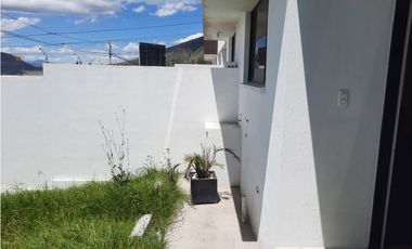 Mitad del Mundo, Casa en Venta, 108m2, 3 Habitaciones  nuevo