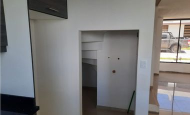 Mitad del Mundo, Casa en Venta, 108m2, 3 Habitaciones  nuevo