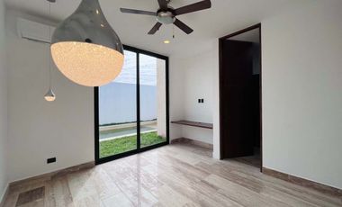 CASA VENTA MÉRIDA, PRIVADA ADANA, AMENIDADES, MODELO A PLUS, 1 PISO, XCANATÚN.