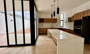 CASA VENTA MÉRIDA, 4 HABITACIONES, MODELO B PRIVADA ADANA, XCANATÚN. AMENIDADES.