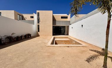 CASA VENTA MÉRIDA, 4 HABITACIONES, MODELO B PRIVADA ADANA, XCANATÚN. AMENIDADES.