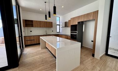 CASA VENTA MÉRIDA, 4 HABITACIONES, MODELO B PRIVADA ADANA, XCANATÚN. AMENIDADES.