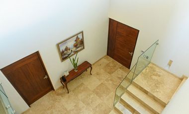 Hermosa casa en Real Santa Barbara