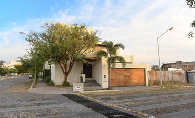 Hermosa casa en Real Santa Barbara