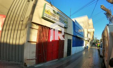 Venta Terreno con 2 locales comerciales.