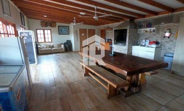 Venta parcela centro de eventos equipada en Piedra Colgada