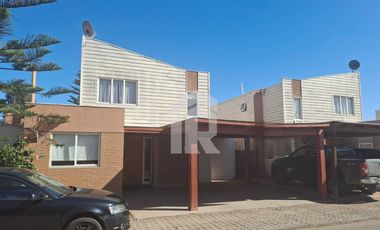 Venta de privilegiada propiedad en condominio privado