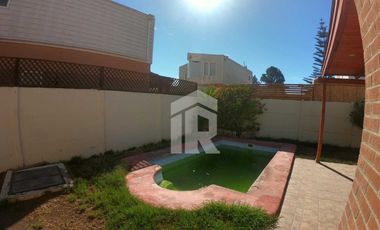 Venta de privilegiada propiedad en condominio privado
