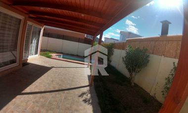 Venta de privilegiada propiedad en condominio privado