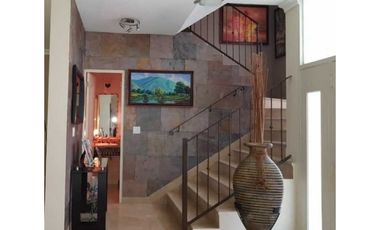 EMBASSY GARDEN. CASA VENTA