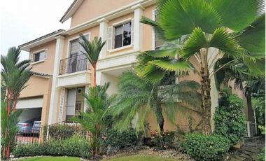 EMBASSY GARDEN. CASA VENTA