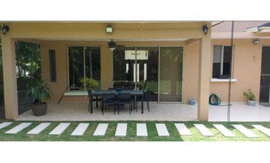 EMBASSY GARDEN. CASA VENTA