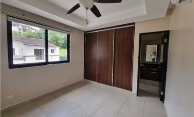 Embassy Club. TOWNHOUSE
