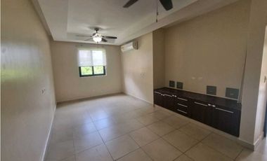 Embassy Club. TOWNHOUSE