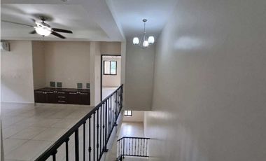 Embassy Club. TOWNHOUSE