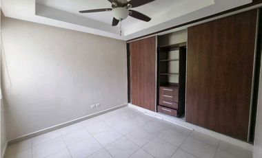 Embassy Club. TOWNHOUSE