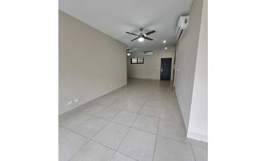 APARTAMENTO EN GARDENS. CON HERMOSA VISTA