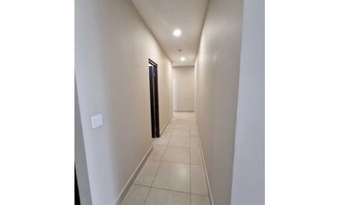 APARTAMENTO EN GARDENS. CON HERMOSA VISTA
