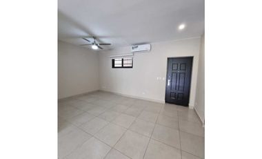 APARTAMENTO EN GARDENS. CON HERMOSA VISTA