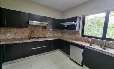 APARTAMENTO EN GARDENS. CON HERMOSA VISTA