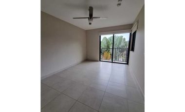 APARTAMENTO EN GARDENS. CON HERMOSA VISTA