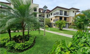 APARTAMENTO EN GARDENS. CON HERMOSA VISTA