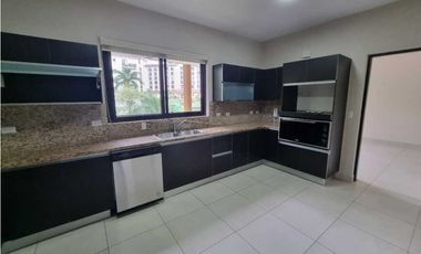 APARTAMENTO EN GARDENS. CON HERMOSA VISTA