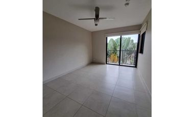 APARTAMENTO EN GARDENS. CON HERMOSA VISTA
