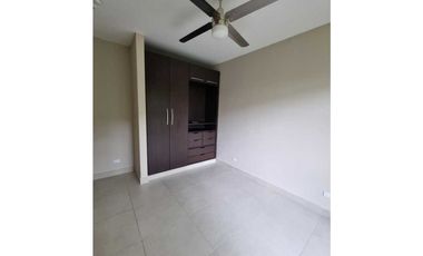 APARTAMENTO EN GARDENS. CON HERMOSA VISTA