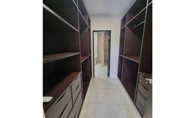 APARTAMENTO EN GARDENS. CON HERMOSA VISTA