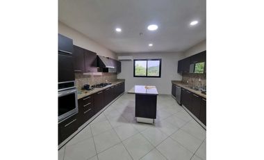 PH Embassy Club, Apartamento Impecable. Ideal para Inversión