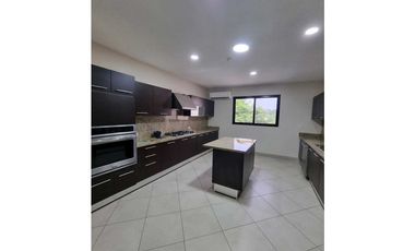 PH Embassy Club, Apartamento Impecable. Ideal para Inversión