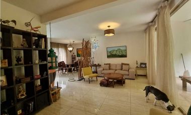HERMOSA CASA CON AMPLIO JARDIN