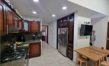 HERMOSA CASA CON AMPLIO JARDIN
