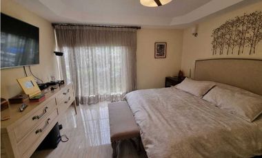 HERMOSA CASA CON AMPLIO JARDIN