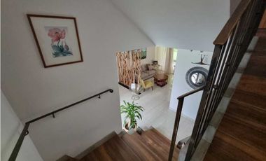 HERMOSA CASA CON AMPLIO JARDIN