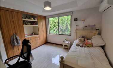 HERMOSA CASA CON AMPLIO JARDIN