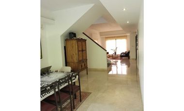 Embassy Club. Casa reformada. Club Town
