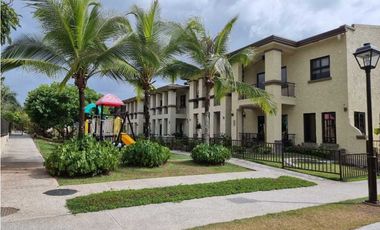 TOWN HOUSE DE ESQUINA. EMBASSY CLUB. Rentabilidad Inmediata