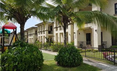 TOWN HOUSE DE ESQUINA. EMBASSY CLUB. Rentabilidad Inmediata