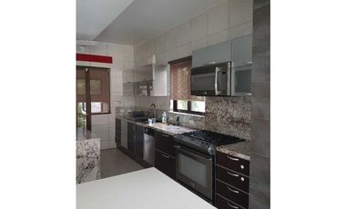 TOWN HOUSE DE ESQUINA. EMBASSY CLUB. Rentabilidad Inmediata