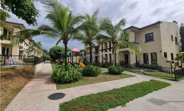 TOWN HOUSE DE ESQUINA. EMBASSY CLUB. Rentabilidad Inmediata