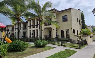 TOWN HOUSE DE ESQUINA. EMBASSY CLUB. Rentabilidad Inmediata