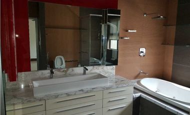 TOWN HOUSE DE ESQUINA. EMBASSY CLUB. Rentabilidad Inmediata